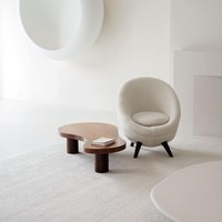 Menggandeng desainer interior Belgia Axel Vervoordt, mereka menyulapnya menjadi sebuah rumah yang super minimalis. Menurut situs Clutch Points, rumah tersebut saat ini ditaksir bernilai US$ 70 juta atau mencapai Rp 1 triliun. (Foto: Instagram @kimkardashian)