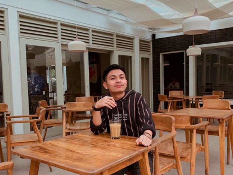 Billy Joe Ava, Penyanyi Cover yang Hobi Makan Sushi dan Ngopi