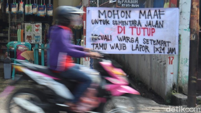 Sejumlah Gang Ditutup Jelang PSBB Kota Bandung Kota Bandung akan mulai menerapkan Pembatasan Sosial Berskala Besar (PSBB) pada 22 April mendatang. Sejumlah gang di kawasan itu pun telah ditutup sementara.