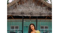 Artis penggemar es kelapa ini memang sudah lama tinggal di Amerika bersama anak-anaknya. Ia sering mengunggah momen kulinerannya di Instagram. Foto: Instagram @raazharita