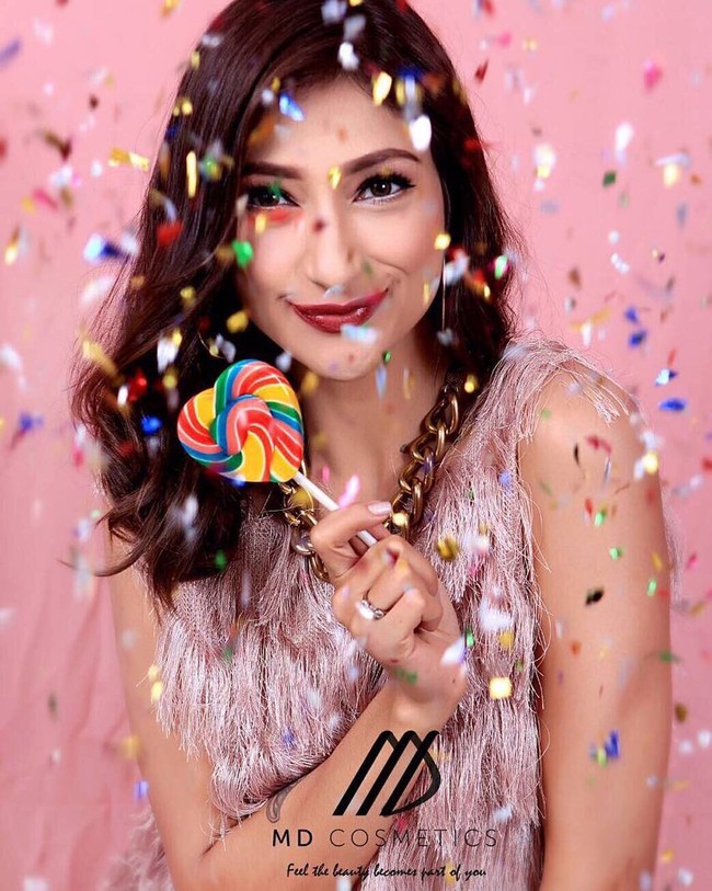 Rahma Azhari adalah salah satu selebriti Indonesia yang memiliki darah India dalam dirinya. Wanita yang telah membintangi sejumlah sinetron dan film layar lebar ini namanya cukup terkenal di tahun 90an sampai awal 2000an. Foto: Instagram @raazharita