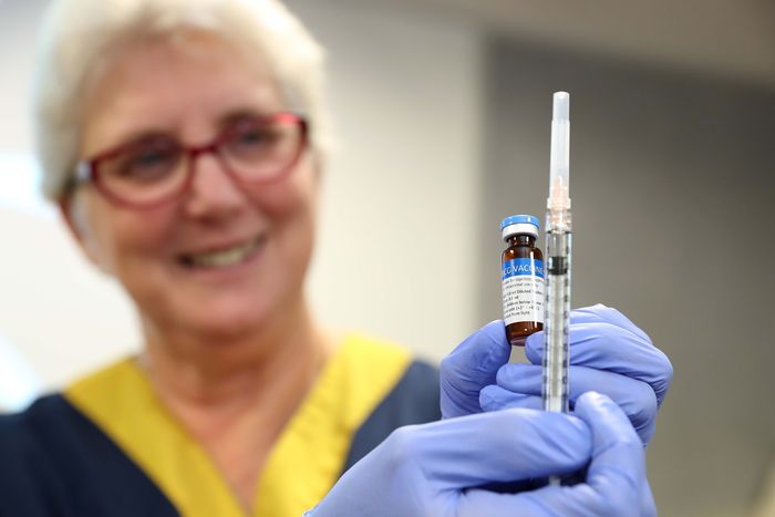 Australia mulai melakukan uji coba vaksi BCG untuk meningkatkan kekebalan terhadap virus Corona. Sebanyak 2.000 staf rumah sakit ikut ambil bagian dalam uji coba ini.