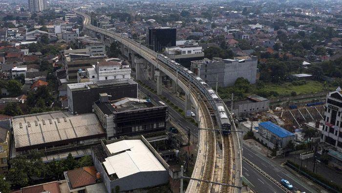 Jakarta Terapkan PSBB, Operasional MRT Dibatasi PT MRT Jakarta batasi operasional MRT guna dukung penerapan PSBB DKI Jakarta. Tiga Stasiun MRT pun ditutup terkait pembatasan operasional tersebut.