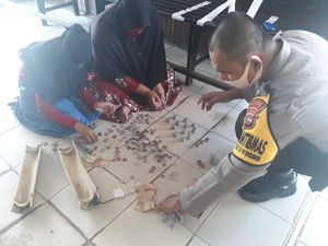 Mantap Bana! Bocah Sumbar Sumbang Isi Celengan 1 Tahun Demi Bantu Beli APD