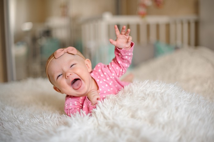 bayi perempuan Happy baby girl. Happy little princess.