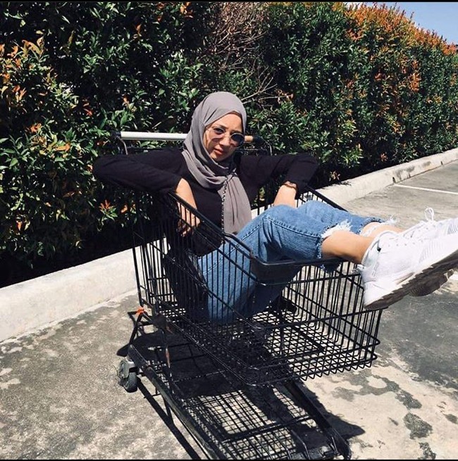 Wanita yang tinggal di Pattani, Thailand ini pun disebut sebagai kembaran Lisa Blackpink, karena kemiripan wajah yang dimiliki keduanya. Foto: Instagram