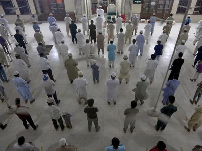 Pakistan Izinkan Salat Berjamaah saat Ramadhan
