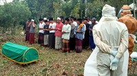 Sebelumnya warga tersebut memang berstatus Pasien Dalam Pengawasan (PDP) dan mendapat perawatan di RSUD Jampang Kulon. Sempat di rapid test dan hasilnya negatif.