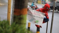 Untuk sekarang sebaiknya jangan melakukan aktivitas di luar rumah. Semoga warga Makassar bisa lebih patuh ikut anjuran pemerintah untuk di rumah saja. Sebab ada sanksi ringan hingga berat menanti bagi warga yang masih membandel atau tidak patuh, ujar Leader Om Robot, Nawir Ramadhan (dok. Komunitas Om Robot)