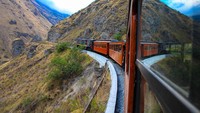 Jalur keretanya ternyata bertahan lama, sampai setidaknya tahun 1997. Jalur yang tersisa ternyata sampai hidung setan. (tren Ecuador)