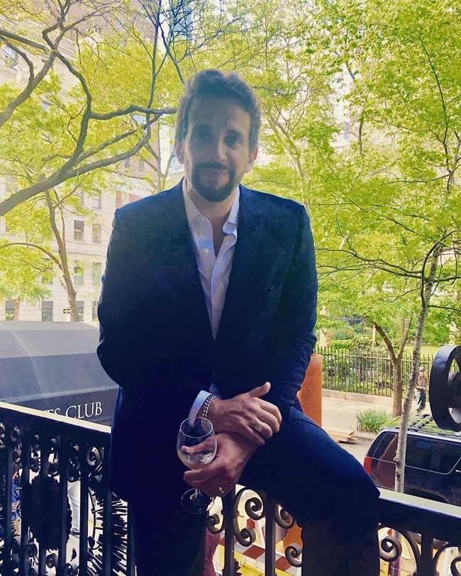 Pada akhir Maret, Nick mengalami masalah pneumonia. Kemudian, aktor asal Kanada itu dites Corona dan hasilnya positif.  Foto: dok. Instagram