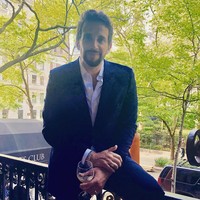 Pada akhir Maret, Nick mengalami masalah pneumonia. Kemudian, aktor asal Kanada itu dites Corona dan hasilnya positif.  Foto: dok. Instagram