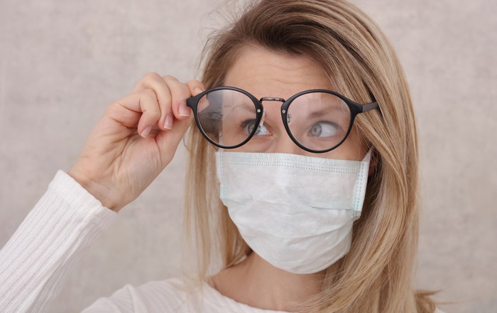 Ilustrasi wanita memakai kacamata dan masker Medical mask and Glasses fogging. Avoid face touching, Coronavirus prevention, Protection.