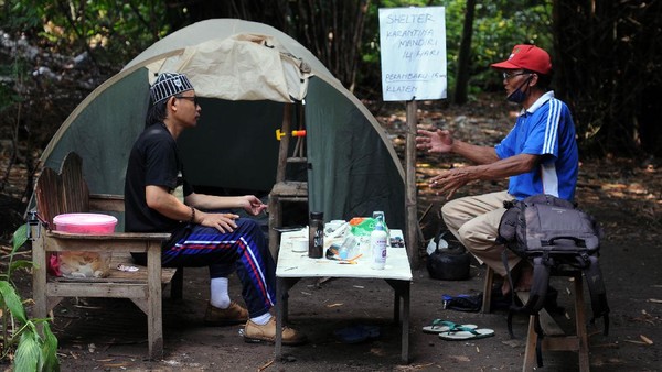 Tangkal Penyebaran Corona, Pemudik Ini Isolasi Diri di Tenda