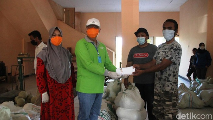 Pemprov Bengkulu bagikan 1,3 ton melon ke warga terdampak corona