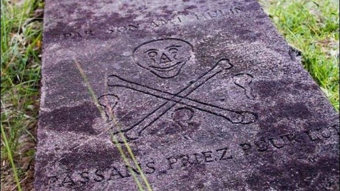 Makam bajak laut di Il Sainte-Marie