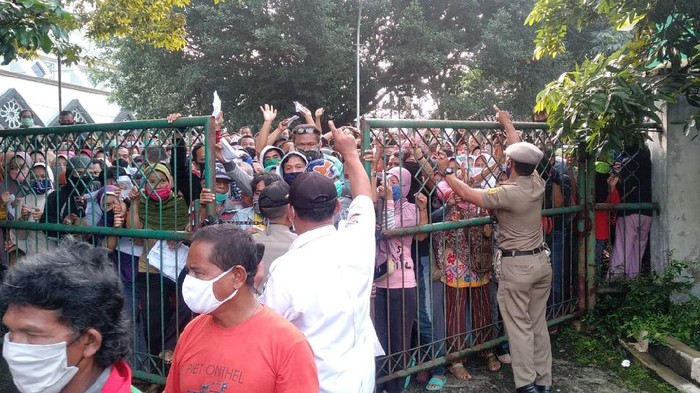 Kantor Baznas Kabupaten Bogor diserbu warga