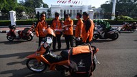 Pemerintah mulai menyalurkan bantuan sosial dalam rangka penanganan COVID-19 di wilayah Jabodetabek.