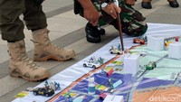 Jalan-jalan yang akan ditutup serta lokasi cek poin juga disimulasikan.