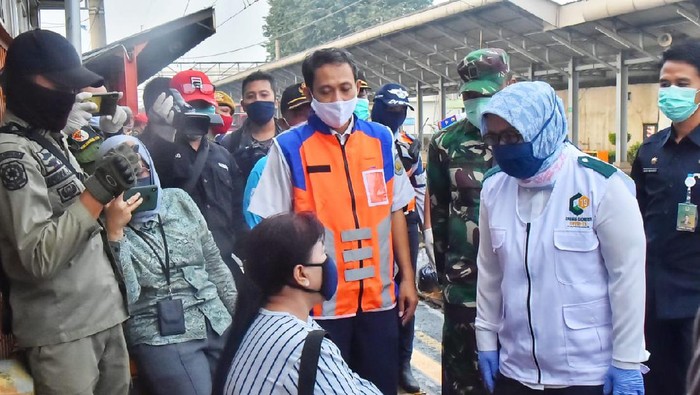 Bupati Bogor Ade Yasin tinjau KRL