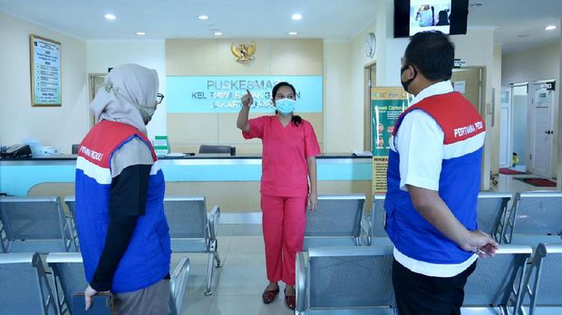 Pertamina Bagikan 1.800 Paket Sembako untuk Lansia di DKI