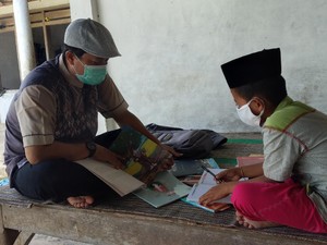 Dindik Sumenep Apresiasi Guru yang Keliling Ajar Siswa Tak Punya Smartphone