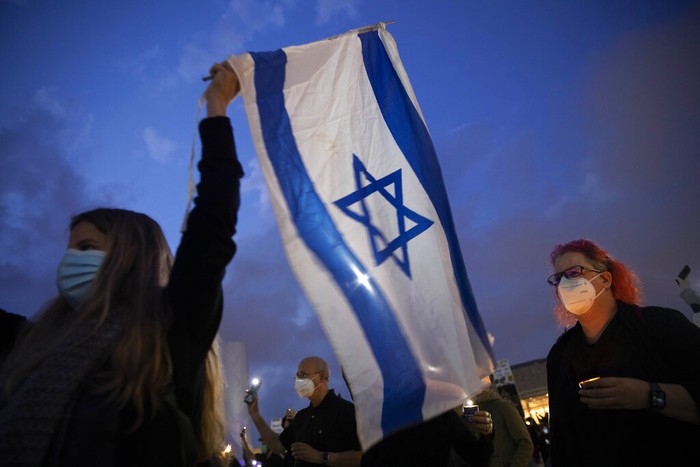 Penanganan COVID-19 sedang dilakukan di rumah sakit di seluruh dunia. Dan hal tersebut bergantung pada efektivitas sistem perawatan kesehatan di setiap negara.