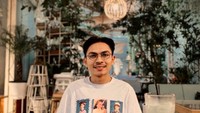 Layaknya millennial lain, Billy hobi kulineran. Ia kerap nongkrong di kafe sambil menikmati menu enak, salah satunya pasta creamy. Foto: Instagram billyjoeava