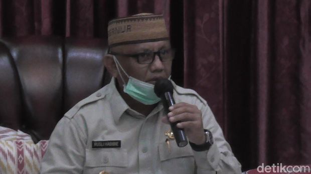 Gubernur Gorontalo Rusli Habibie