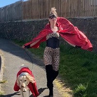 Dalam foto ini keduanya tampak kompak mengenakan kostum super hero. Bagaimana menurutmu? Foto: dok. Caters