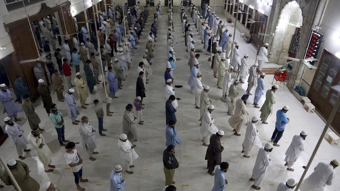 Pemerintah Pakistan mengambil langkah untuk mengizinkan warganya shalat berjamaah pada bulan suci ramadhan nanti namun dengan sejumlah catatan, apa saja?