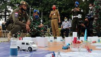Simulasi PSBB Kota Bandung digelar di Plaza Balai Kota Bandung dan diikuti oleh anggota Gugus Tugas COVID-19 Kota Bandung yang berasal dari gabungan Pemkot Bandung dan TNI Polri.
