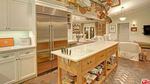Ini Dapur Harry Styles hingga Selena Gomez yang Keren
