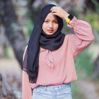 “Dududuu Lisa Blackpink twins,” komentar netizen. “Assalamualaikum ukhti manis,” tambah lainnya. Foto: Instagram