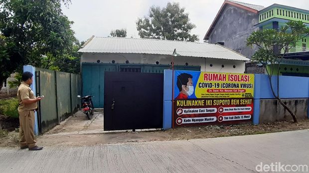 Suasana rumah karantina khusus di Desa Sepat, Kecamatan Masaran, Sragen, Senin (20/4)
