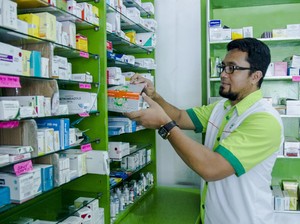 Pemilik Apotek Ini Malah Tambah Karyawan Saat Pandemi COVID-19