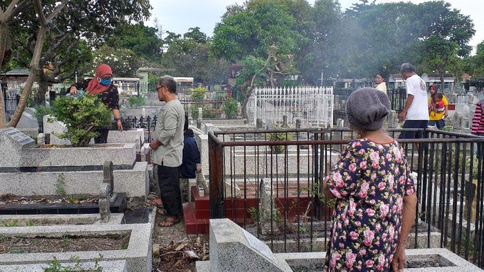 Peziarah di Surabaya Jelang Ramadan Turun Drastis