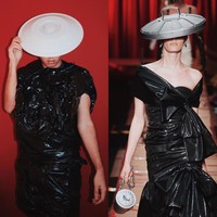 Mereka pun menggunakan alat-alat yang bisa ditemukan di rumah, misalnya saja plastik sampah untuk dijadikan material busana couture. Fashionista berikut pun melengkapi penampilannya dengan topi dari tutup sampah. Foto: Instagram @guibeauharnais