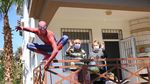 Potret Spiderman Turki yang Berbagi Kekuatan di Tengah Pandemi