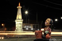 Romantisme Jogja dengan berbagai keindahan alam, seni dan budaya jadi magnet yang kuat untuk terus dieksplore. Seperti yang terekam dalam foto-foto karya Fauzie Helmy ini.

Kerinduan akan Jogja semakin terasa di tengah Pandemi Corona yang melanda hampir ke seluruh dunia termasuk Indonesia. Untuk mengobati rasa rindu, detikcom mencoba mengangkat keindahan kota Jogja dengan bentuk yang berbeda.