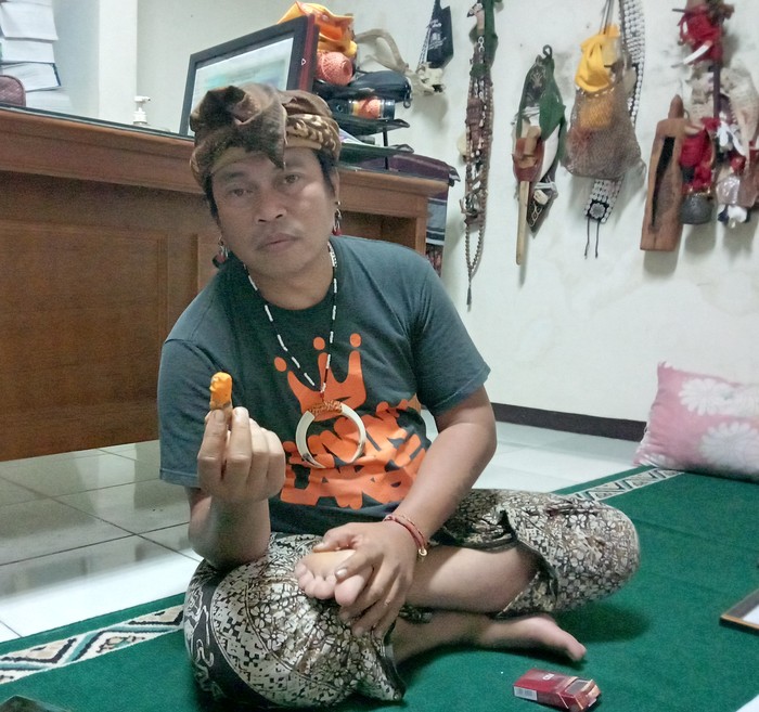 Seniman Taufik Monyong Hidayat