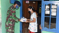 Personel yang mendukung kegiatan memasak berjumlah 22 personel secara bergantian. 
