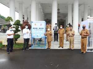 Bupati Serang Apresiasi Aliran Bantuan untuk Korban COVID-19