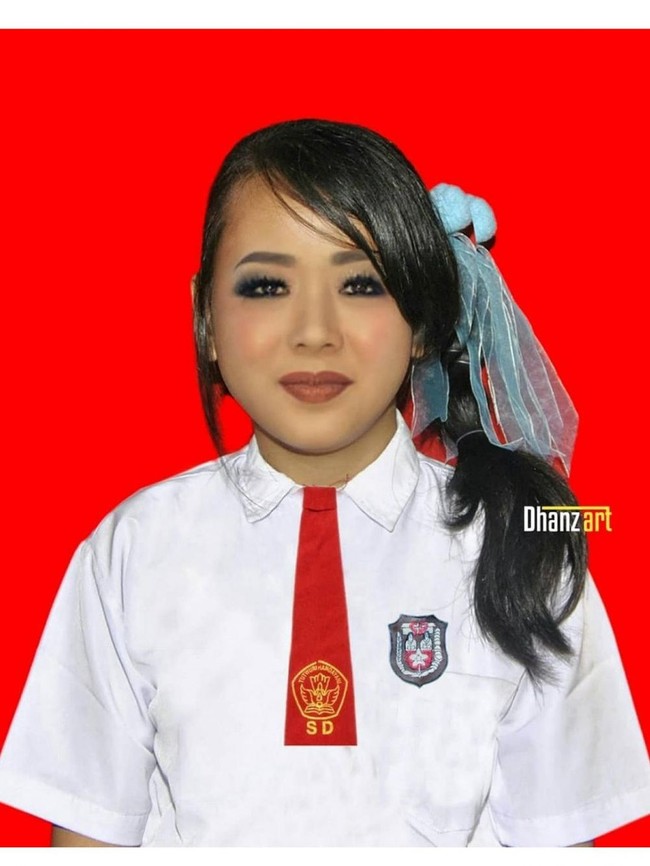 Anak SD mana nih yang boleh berdandan seperti ini saat ke sekolah? Lucu atau justru seram sih? Foto: Instagram @dhanzart