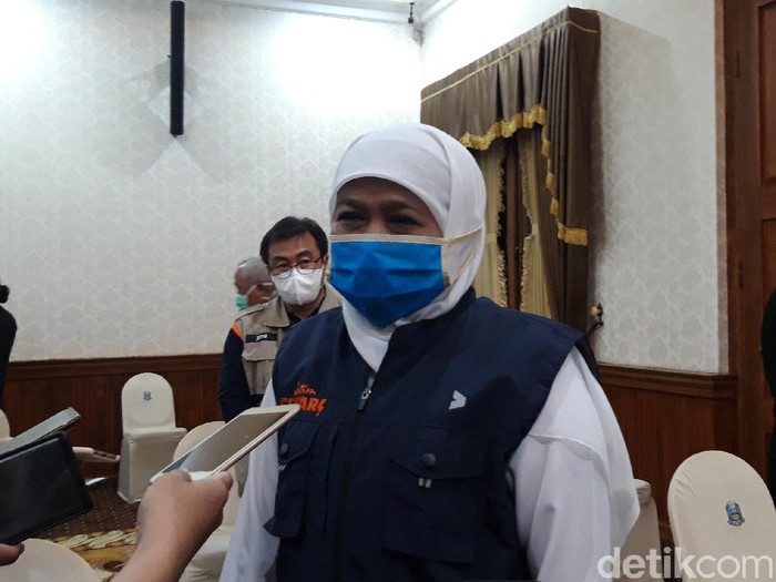 Pengajuan PSBB untuk Surabaya, Gresik dan Sidoarjo disetujui Menteri Kesehatan. Gubernur Jatim Khofifah Indar Parawansa mengatakan, pihaknya akan mengebut penyusunan draft Pergub.
