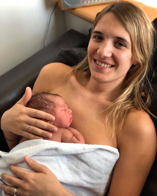 Jake dan Hannah Graf sendiri dikenal sebagai pasangan transgender yang dijuluki trans powera couple di Inggris. Keduanya merupakan aktivis transgender yang berpacaran sejak 2015 dan menikah dua tahun lalu. Foto: Instagram @jake_graf5