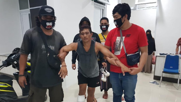 Maling motor di Lombok Tengah ditangkap saat main voli di pantai. Kakinya ditembak karena mencoba kabur (dok. Istimewa)