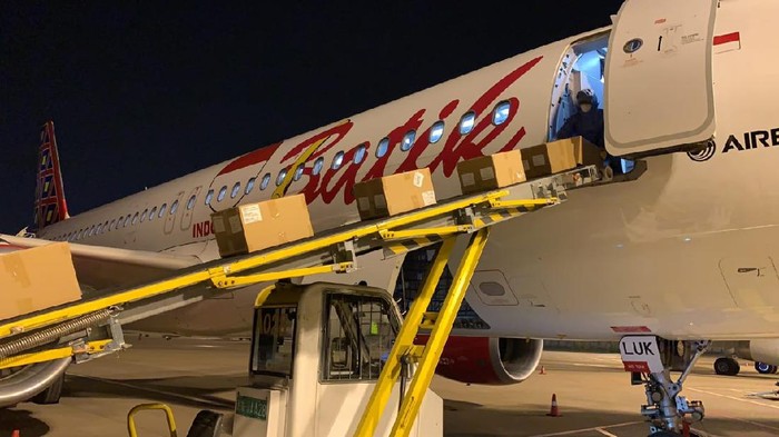 Batik Air Angkut Obat-obatan dari China
