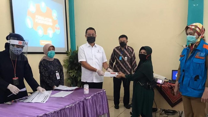 Mensos Juliari dan Walkot Tangsel Airin