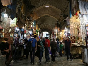 Korban Jiwa Corona Melonjak Jadi 5 Ribu, Iran Mulai Buka Sejumlah Bisnis